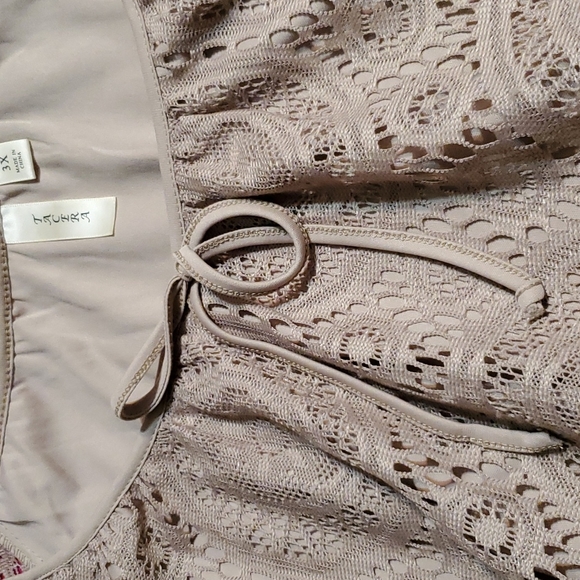 Lace top - Picture 3 of 4